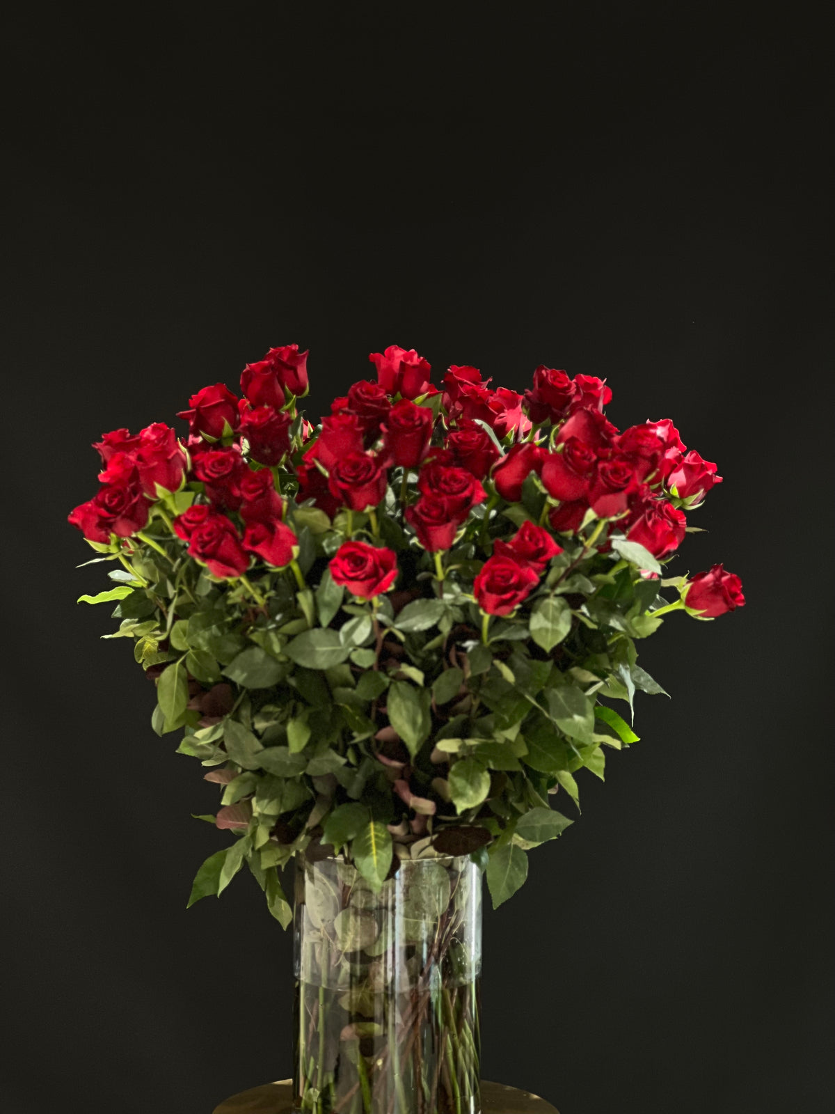  A stunning 100 Stem metre long Red Roses Bouquet, symbolizing passion and romance, perfect for birthdays, anniversaries, and special occasions. Available in four size options.